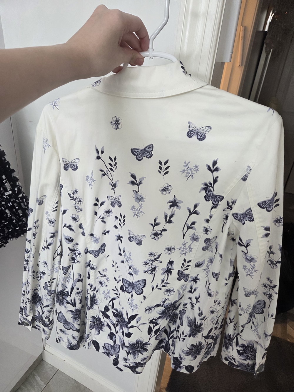 Women's Cream Floral & Butterfly Button-Up Top